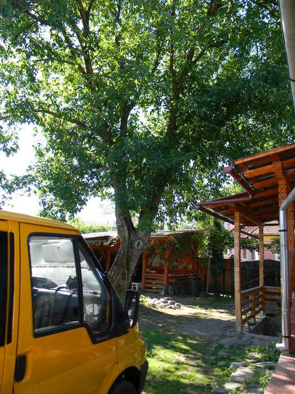 Kuekuello Vendeghaz Hotel โซวาตา ภายนอก รูปภาพ